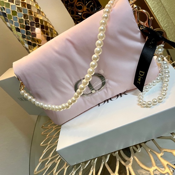 Dior - Picture 1 of 17